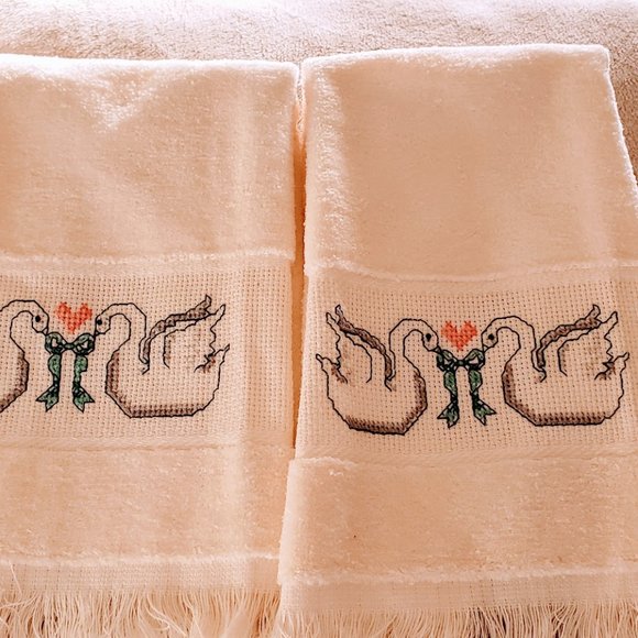 Set of 2 Guest Towels - Picture 1 of 3